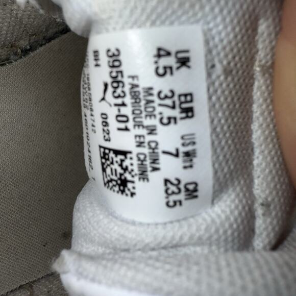 Size 7. - Women’s Puma Shoes- 395631-01 Soft Foam - Picture 8 of 12